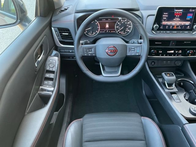 Used 2025 Nissan Rogue SV AWD/4WD image 10