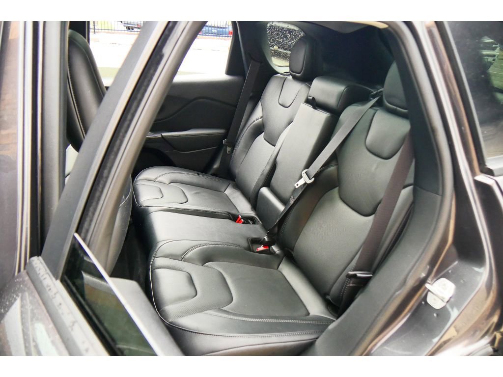 Used 2023 Jeep Cherokee Altitude Lux w/ Lux Elite Package image 18