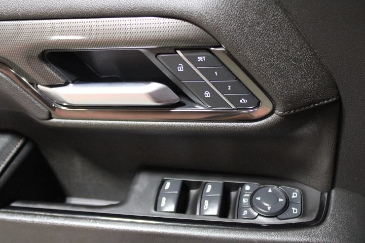 Used 2025 GMC Sierra 2500 AT4 AWD/4WD image 18