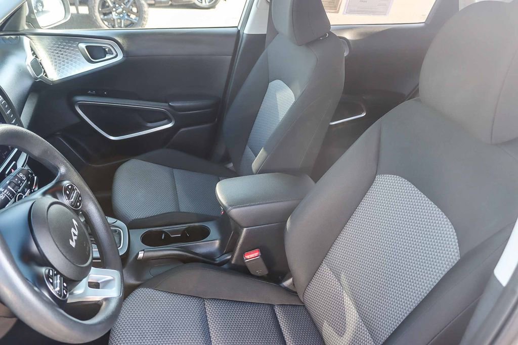Used 2023 Kia Soul LX w/ LX Technology Package image 34