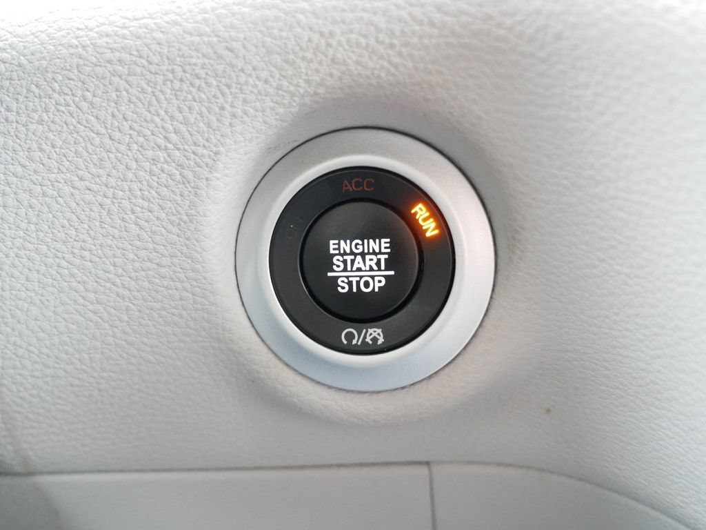 Used 2024 Chrysler Pacifica Limited FWD image 26