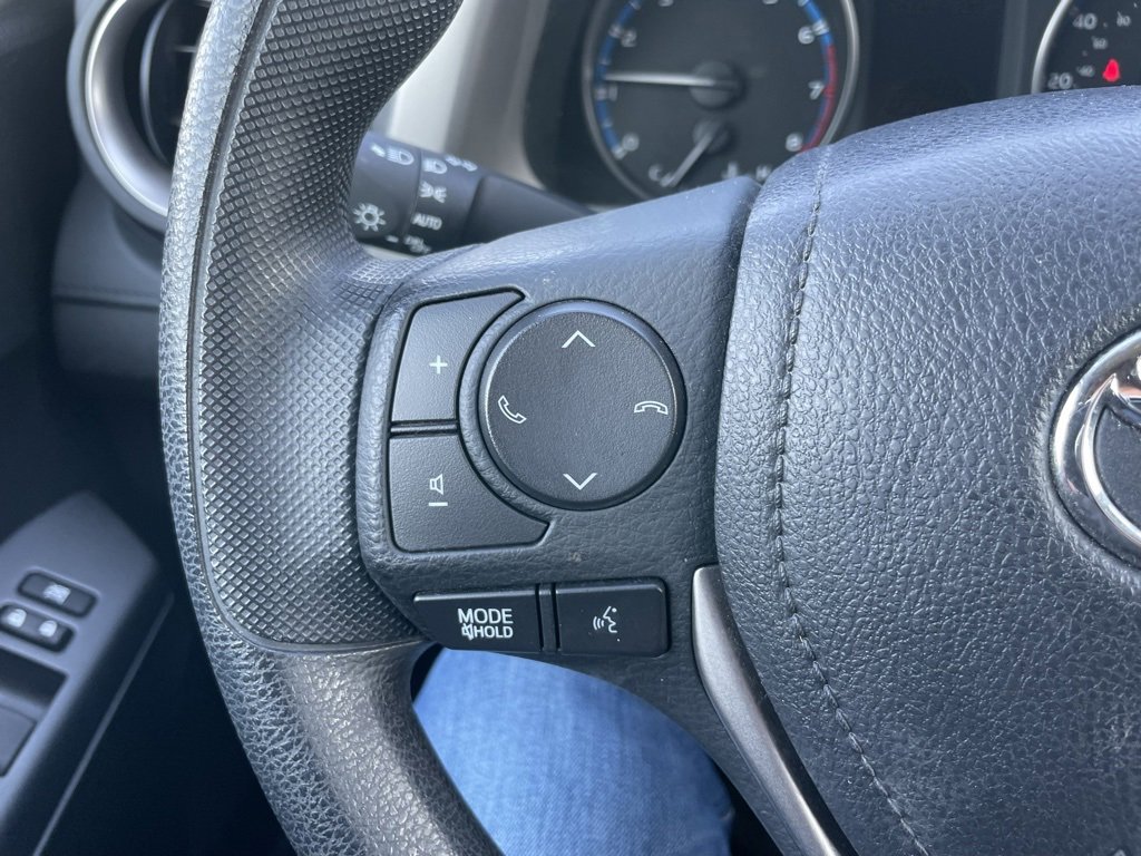 Used 2018 Toyota RAV4 LE image 17