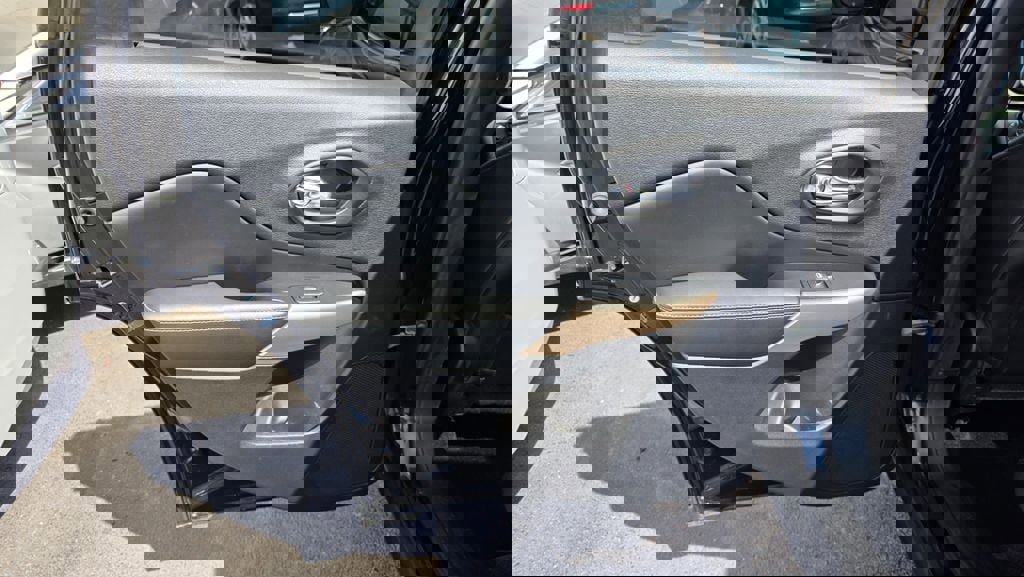 Used 2018 Jeep Cherokee Limited image 29