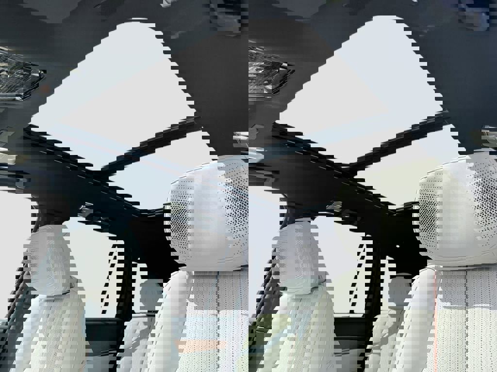 New 2026 Cadillac Vistiq Sport w/ LPO, Floor Liner Package image 22