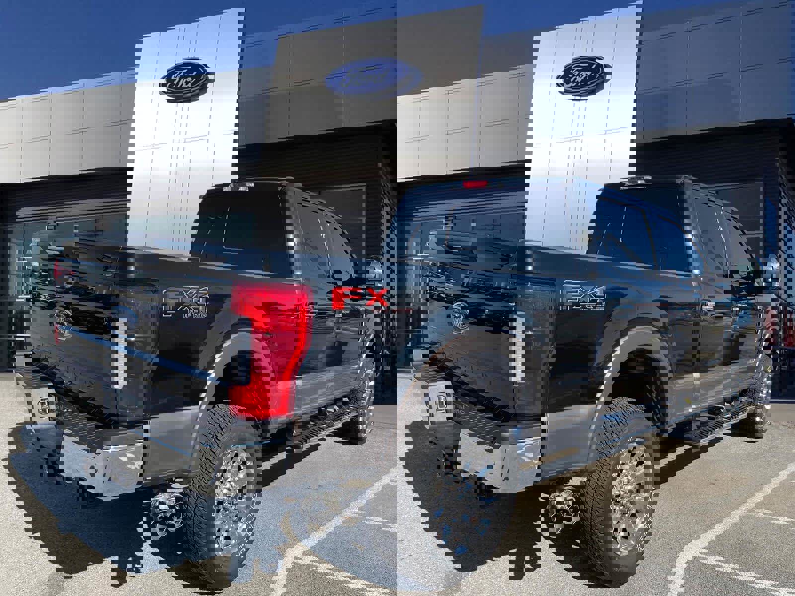 Used 2019 Ford F250 Lariat w/ Lariat Ultimate Package image 2