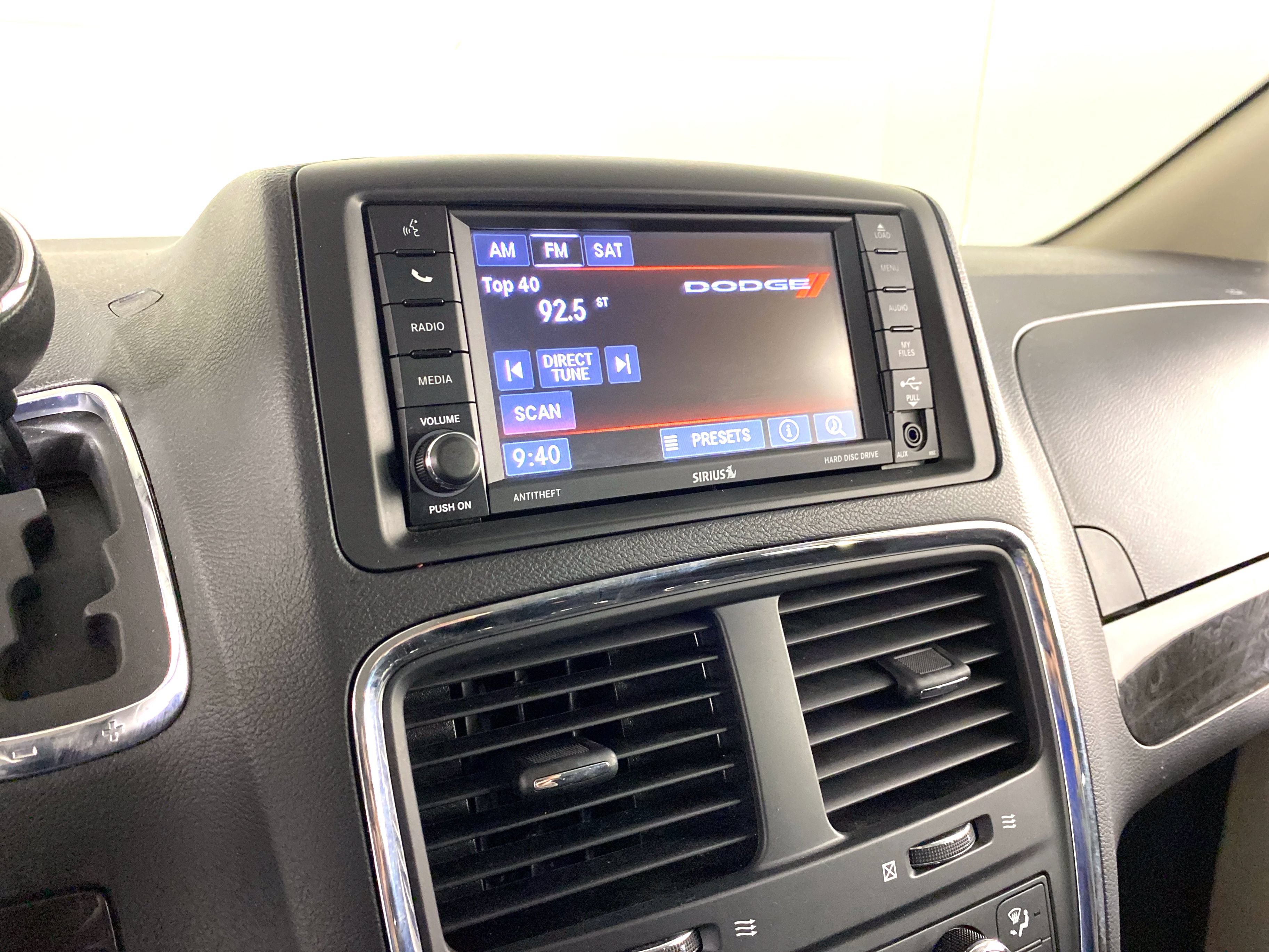 Used 2019 Dodge Grand Caravan SE w/ UConnect Hands-Free Group FWD image 27