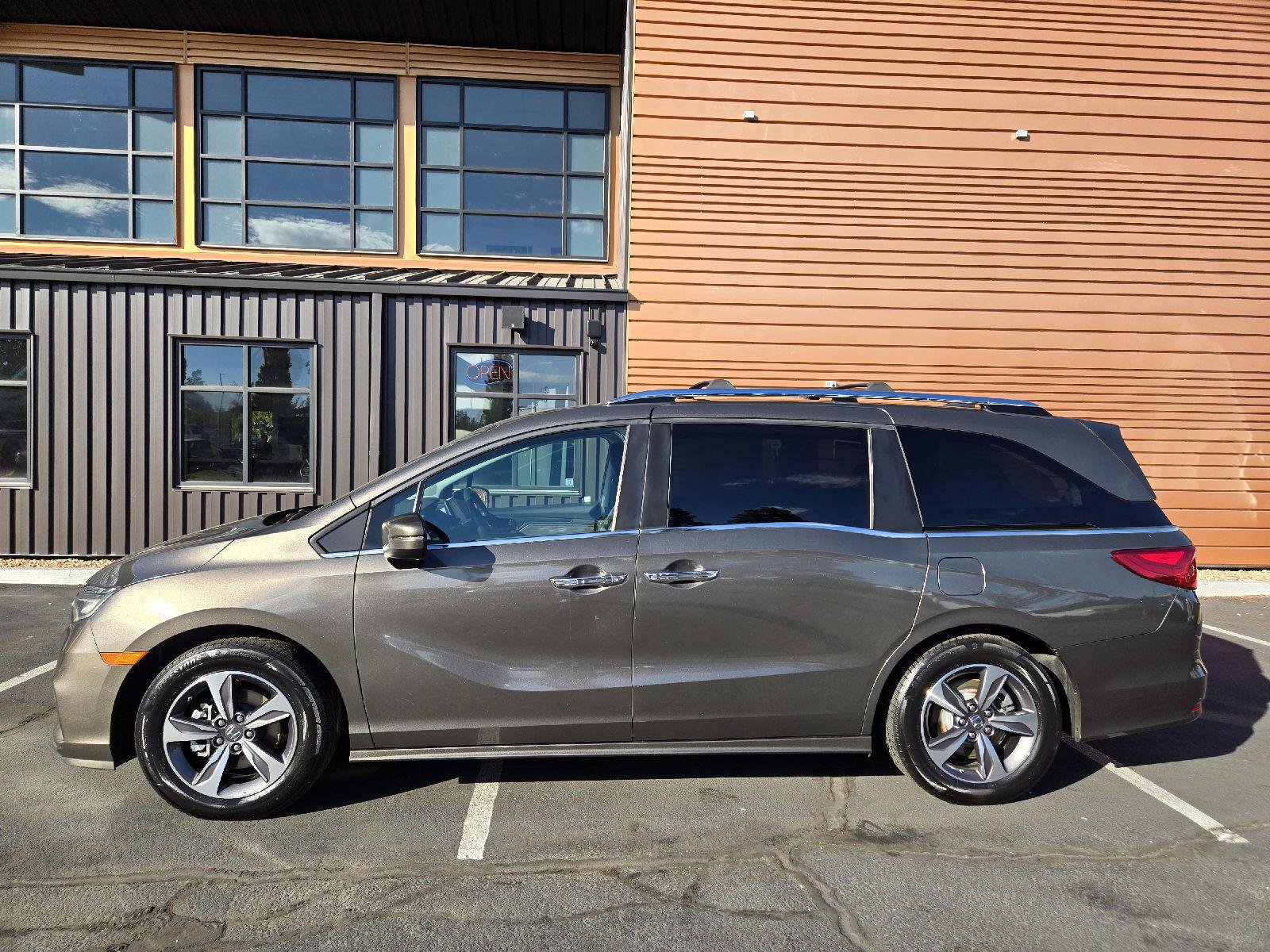 Used 2018 Honda Odyssey Touring image 2