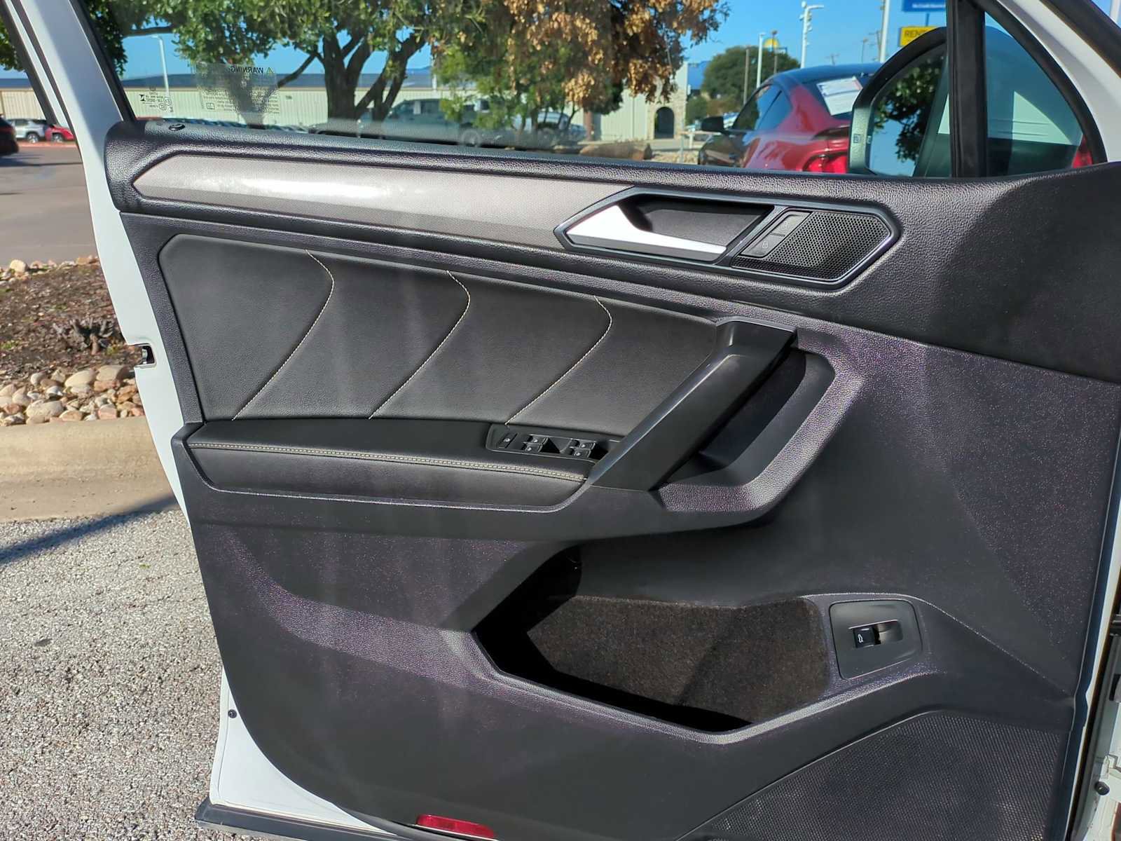 Used 2024 Volkswagen Tiguan SE image 21