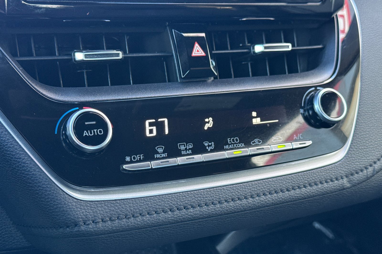 Used 2022 Toyota Corolla SE image 19