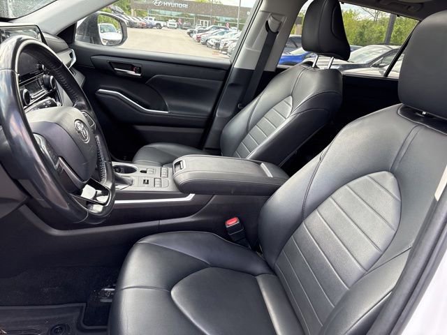 Used 2020 Toyota Highlander XLE AWD/4WD image 9