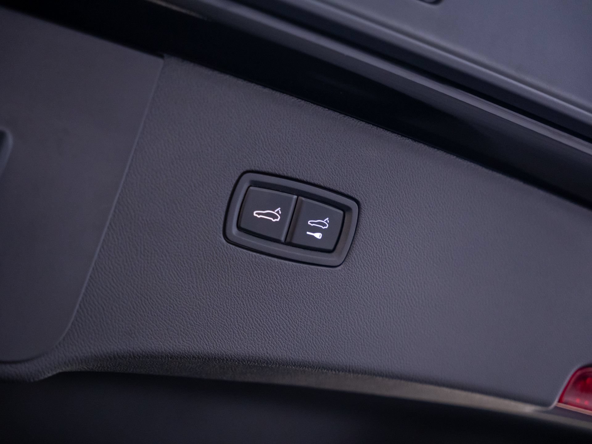 Certified 2025 Porsche Cayenne Coupe AWD/4WD image 34