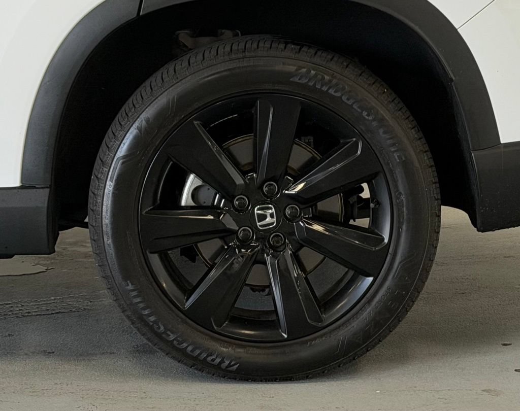 Used 2025 Honda Pilot Black Edition image 8