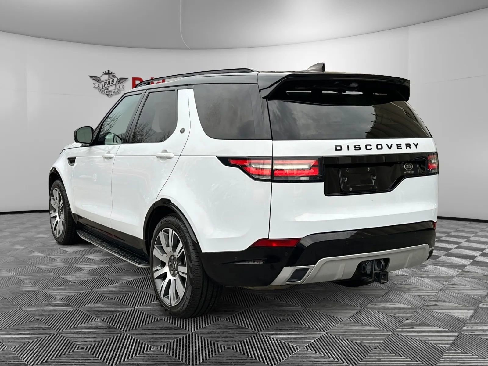 Used 2019 Land Rover Discovery HSE image 5