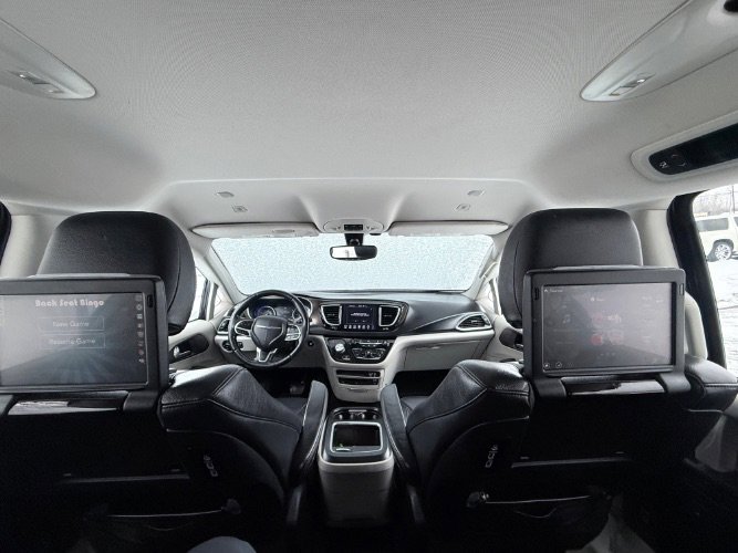 Used 2018 Chrysler Pacifica Touring-L Plus w/ Tire & Wheel Group image 7