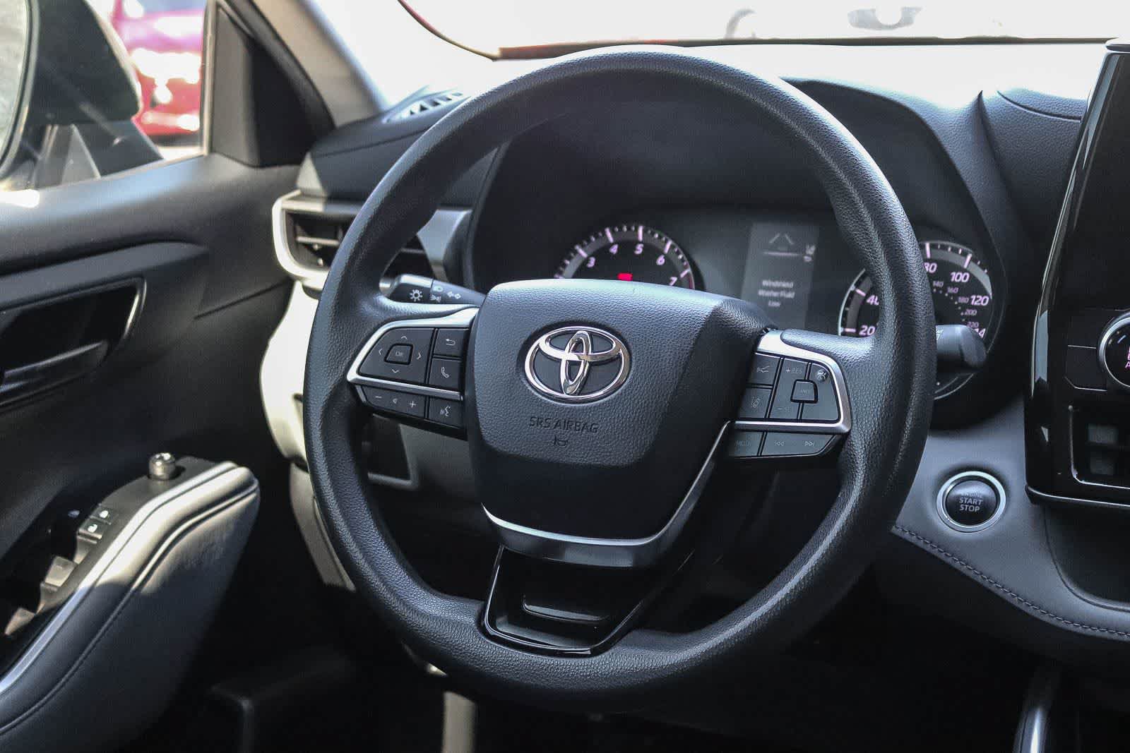 Used 2021 Toyota Highlander L FWD image 13