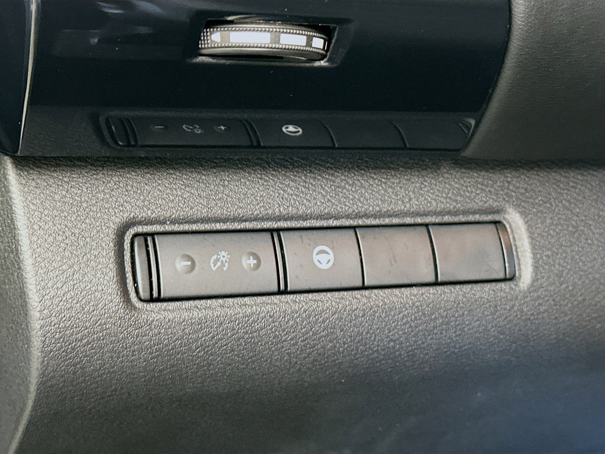 Used 2024 Nissan Pathfinder SV image 17