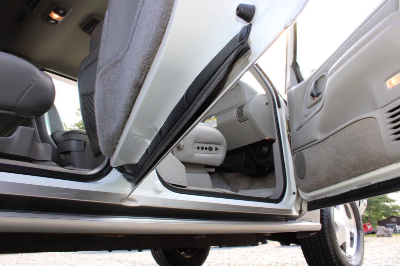 Used 1999 GMC Suburban 4WD w/ Marketing Opt Pkg 3 image 43