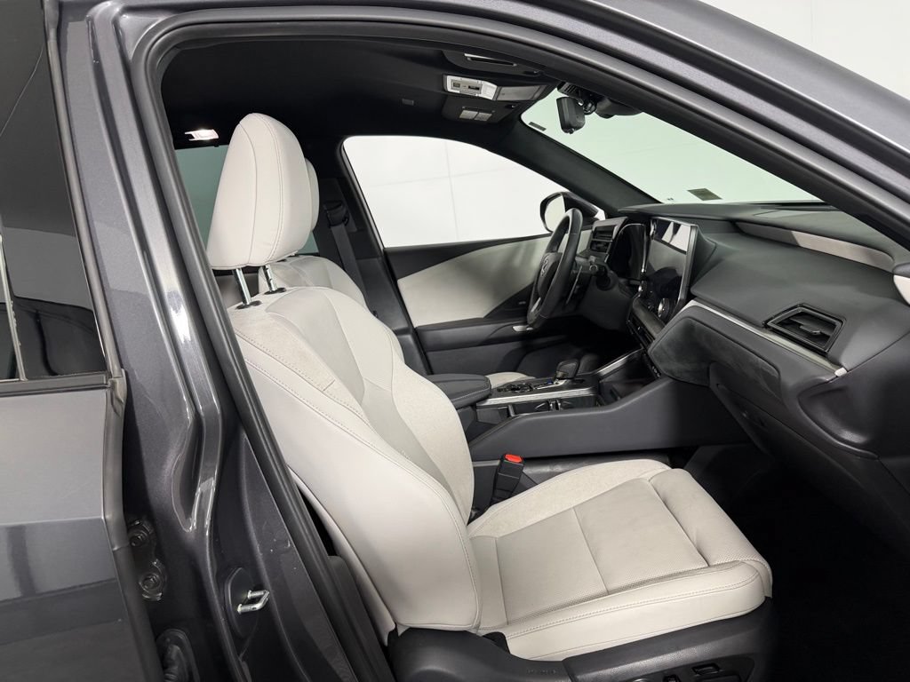 Used 2025 Lexus TX 550h AWD Plug-In Hybrid w/ Technology Package image 27
