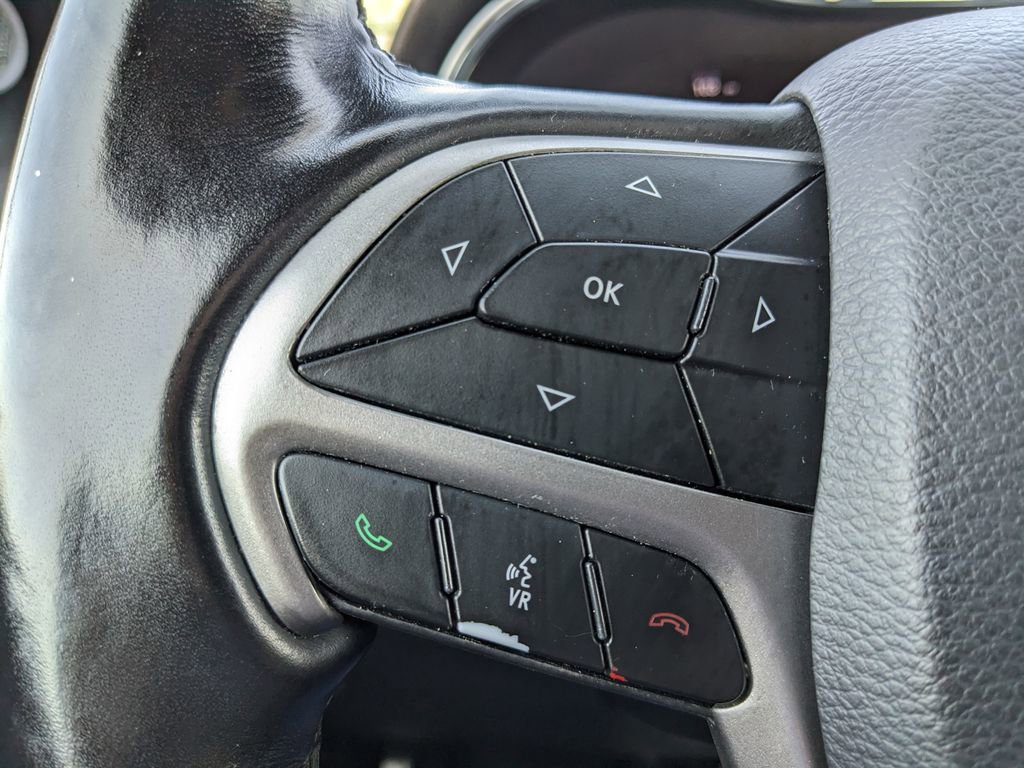 Used 2021 Jeep Grand Cherokee Laredo X image 24