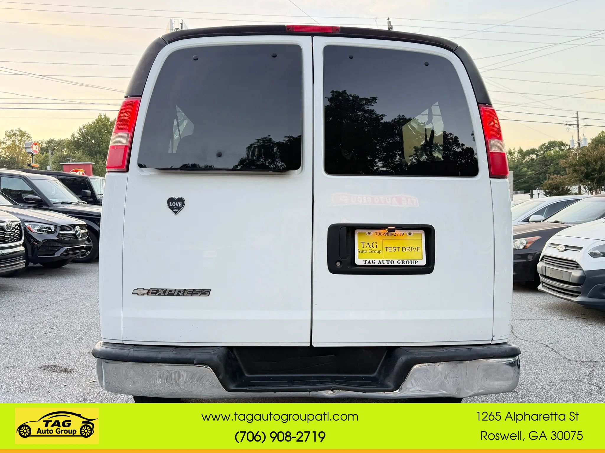 Used 2017 Chevrolet Express 3500 LT w/ LT Preferred Equipment Group RWD image 5