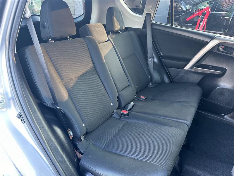 Used 2018 Toyota RAV4 LE w/ All Weather Liner Package image 18