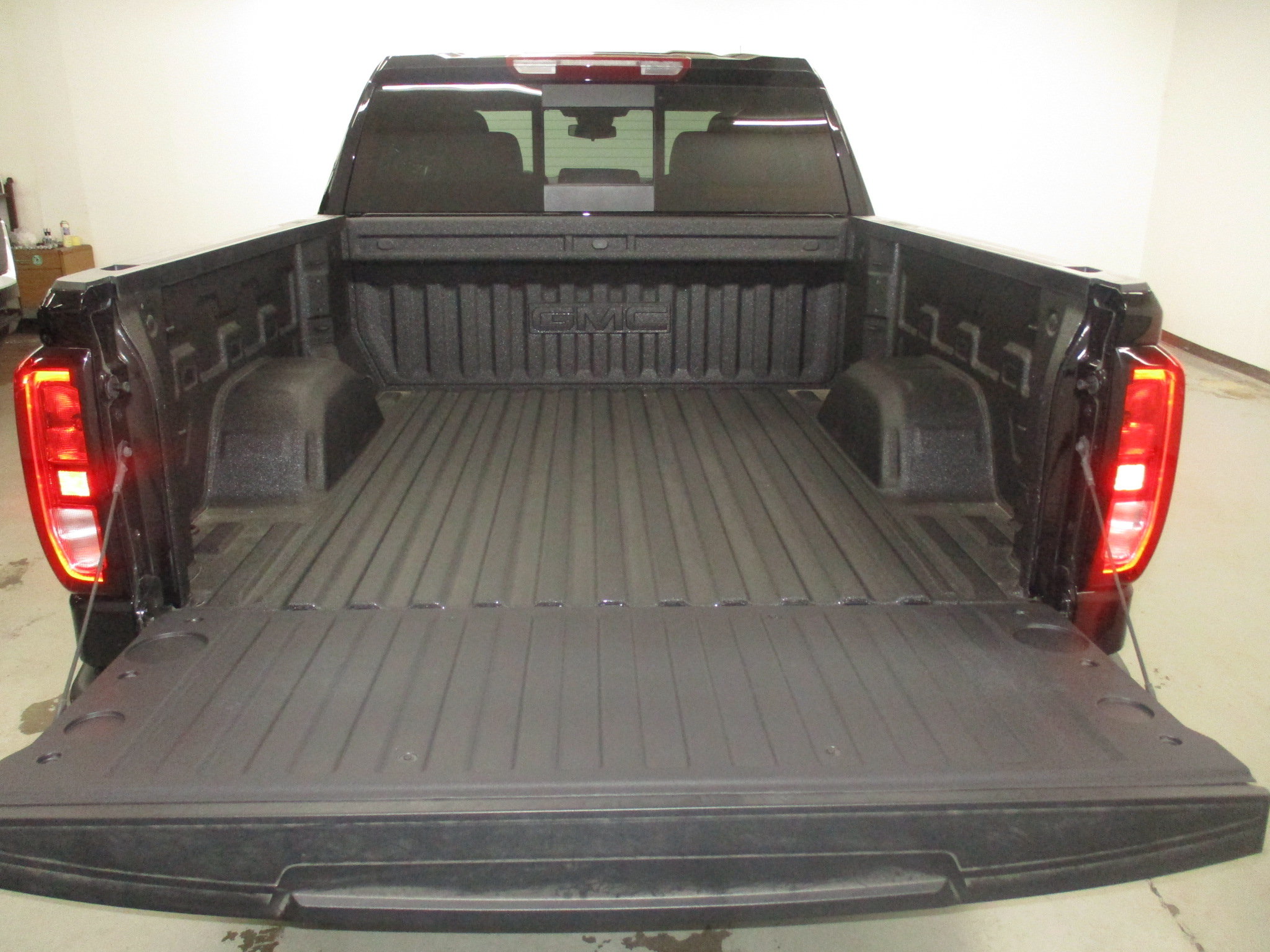 New 2026 GMC Sierra 1500 Elevation w/ Elevation Premium Package AWD/4WD image 9