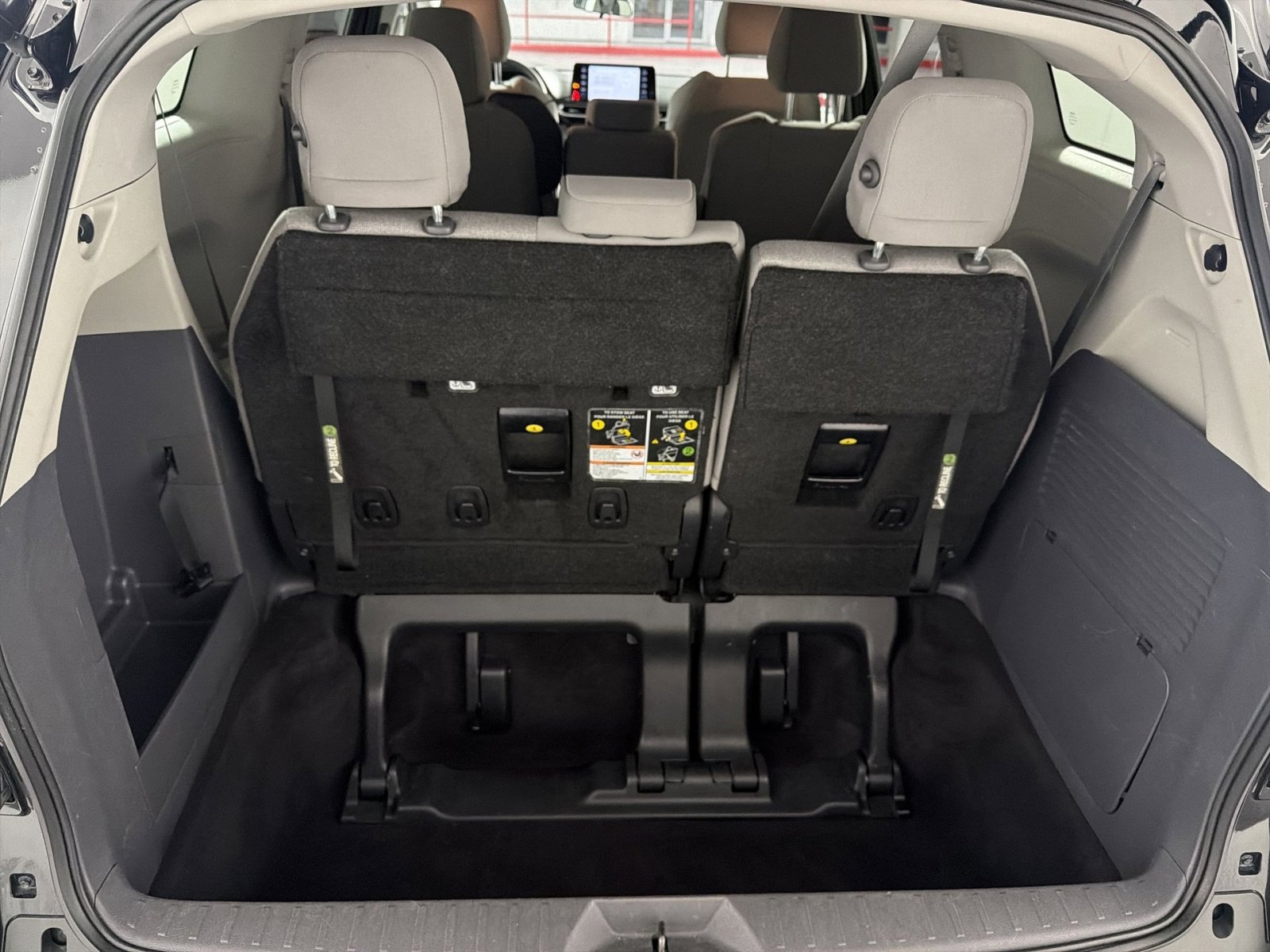 Used 2024 Toyota Sienna LE image 25