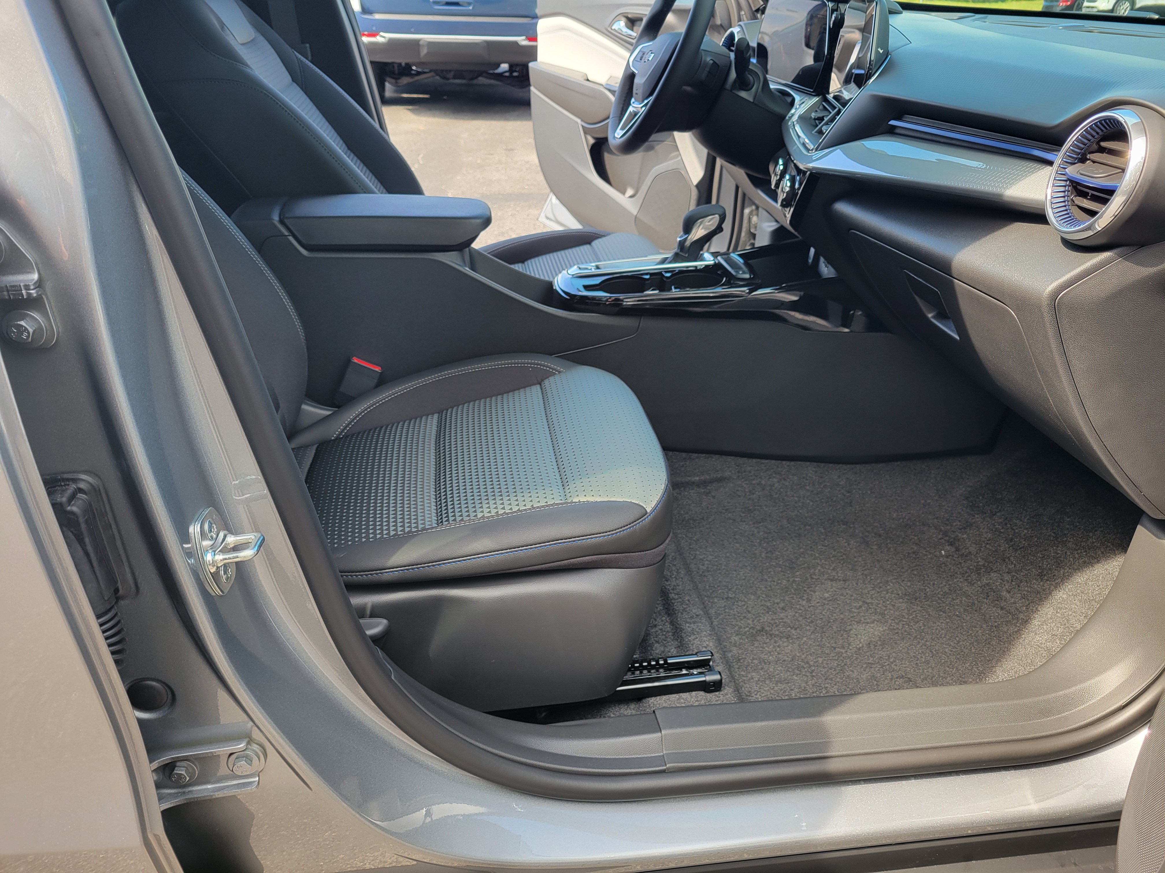 New 2026 Chevrolet Trax LT w/ Driver Confidence Package FWD image 26