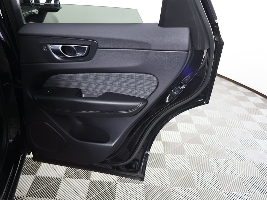 Used 2022 Volvo XC60 B5 Momentum AWD/4WD image 27