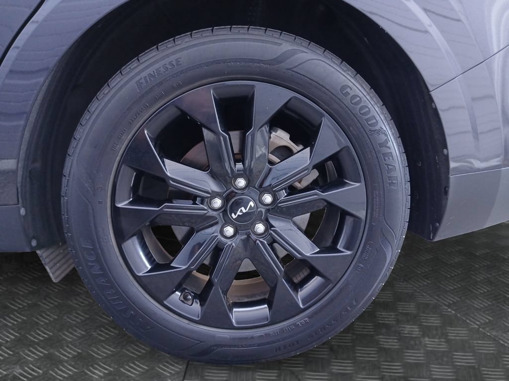 Used 2024 Kia Carnival SX FWD image 23