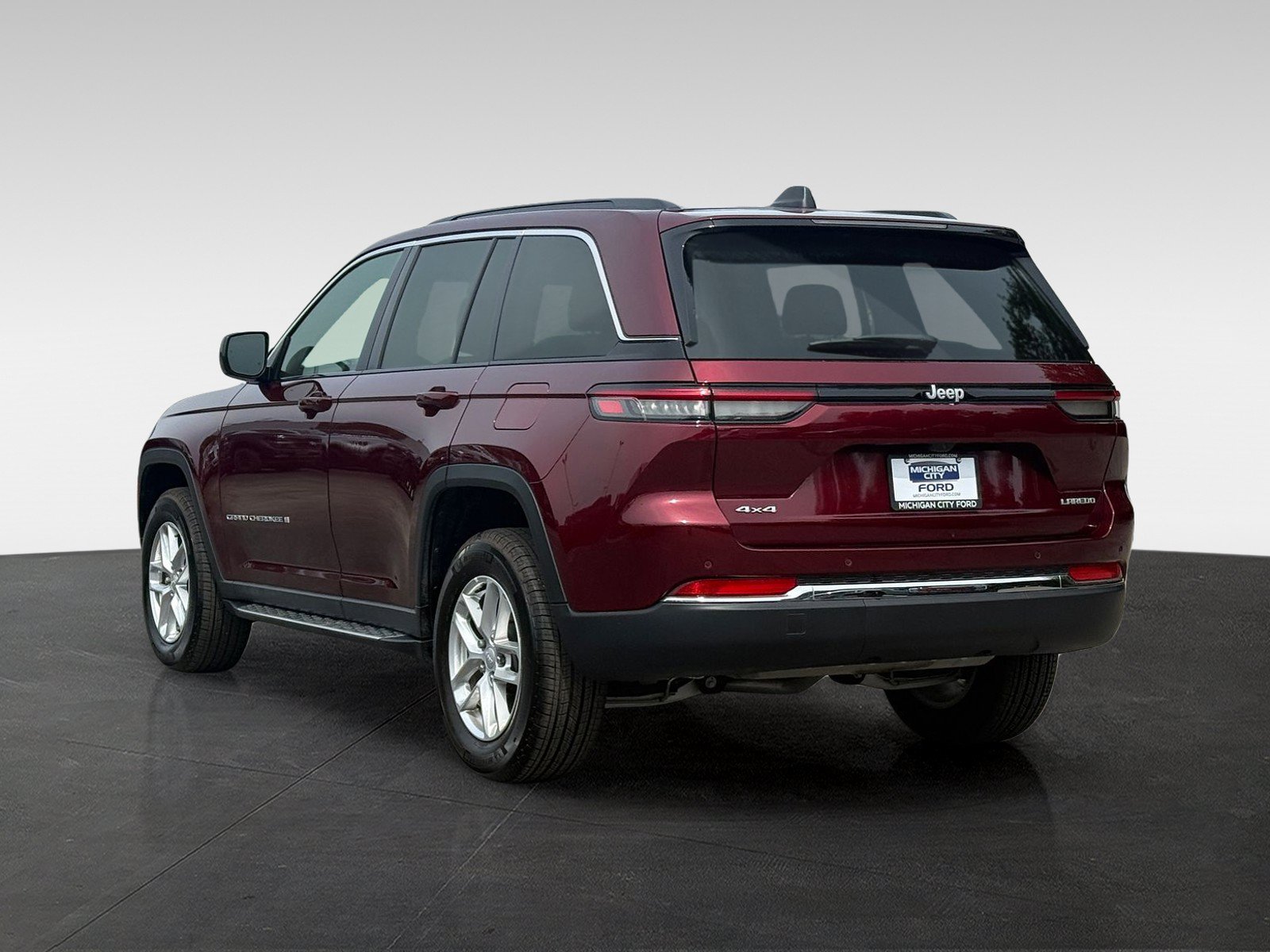 Used 2025 Jeep Grand Cherokee Laredo X w/ Luxury Tech Group I AWD/4WD image 7