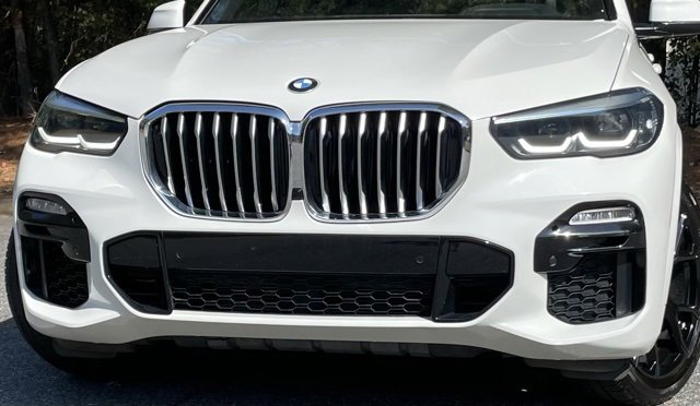 Used 2021 BMW X5 xDrive40i w/ M Sport Package image 3