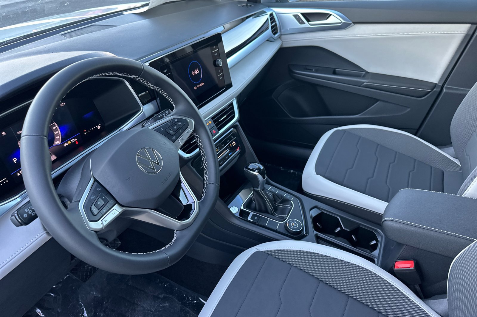 New 2026 Volkswagen Taos SE image 10