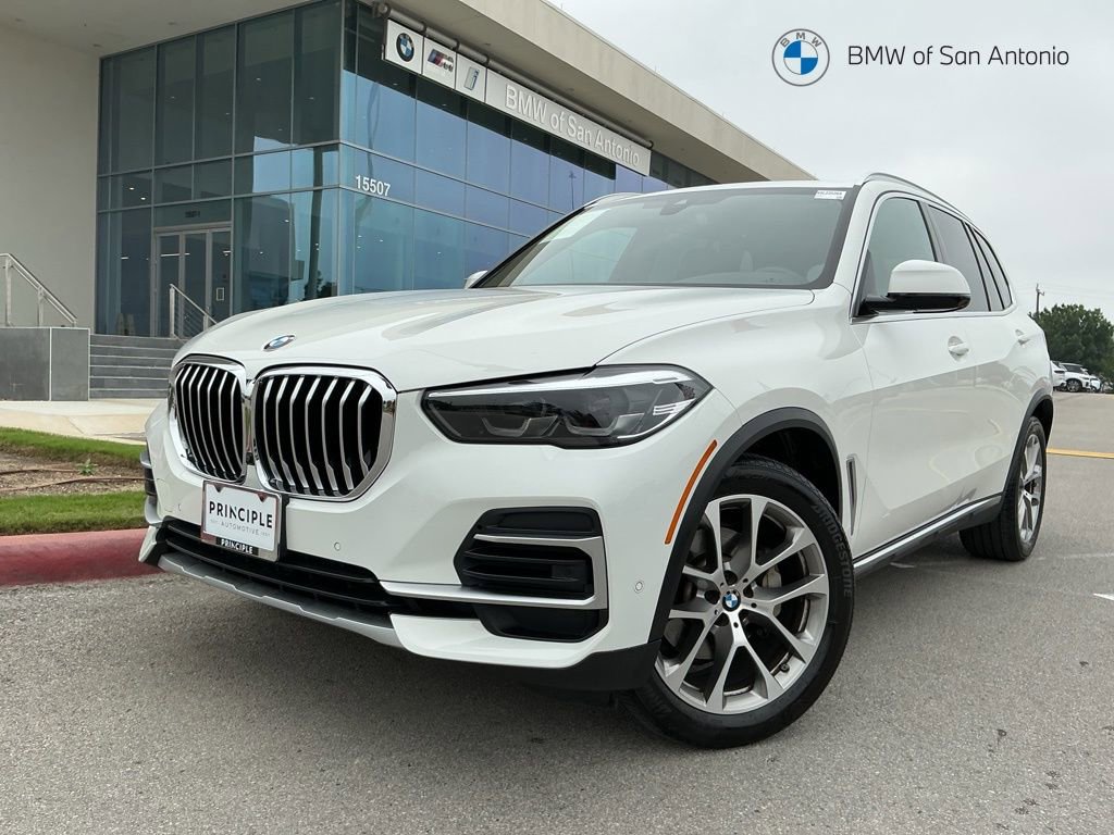 Certified 2022 BMW X5 xDrive40i w/ Parking Assistance Package AWD/4WD image 1