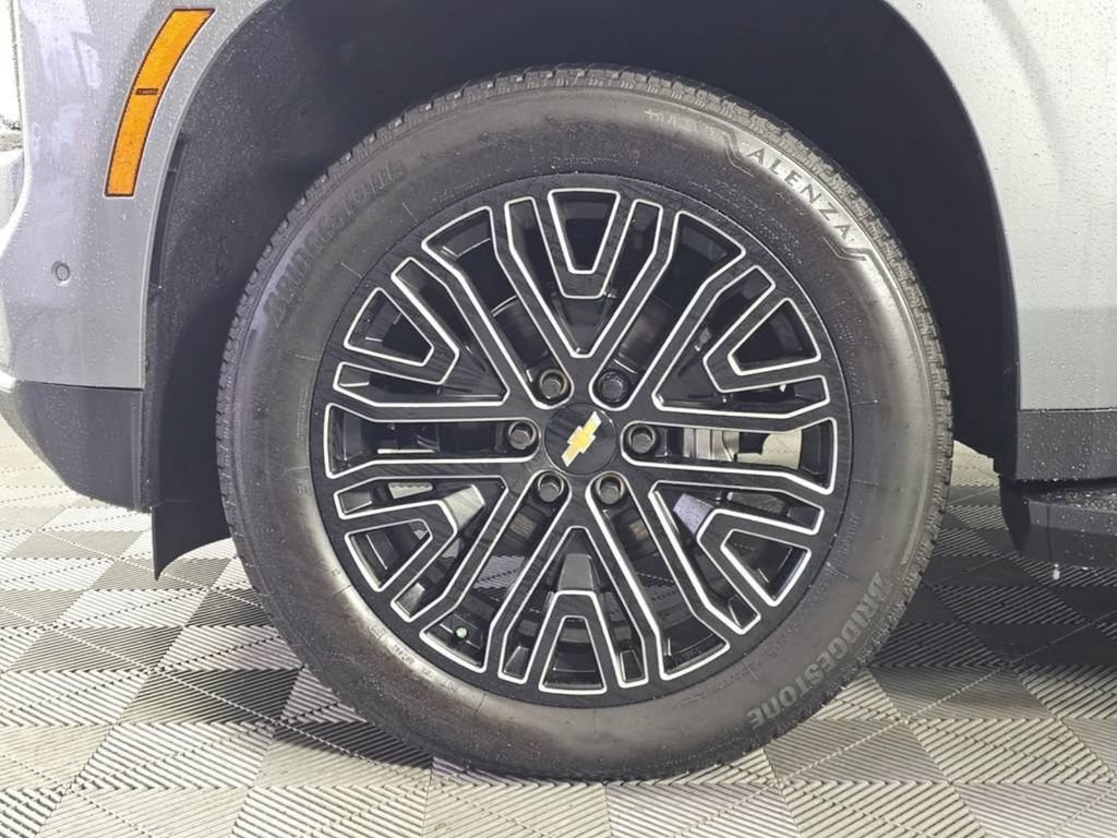 New 2026 Chevrolet Suburban Premier w/ Sun And Tow Package AWD/4WD image 9