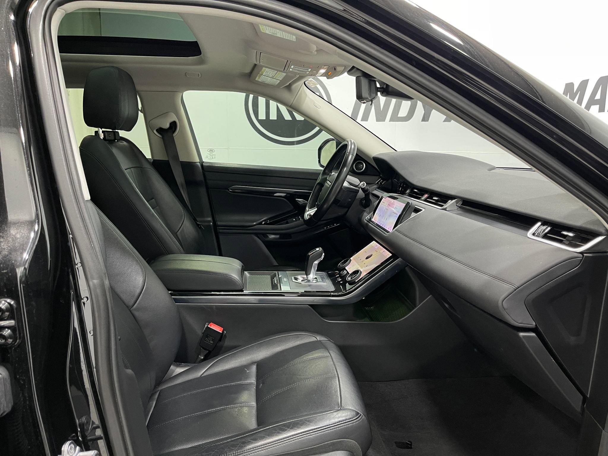 Used 2020 Land Rover Range Rover Evoque SE image 33