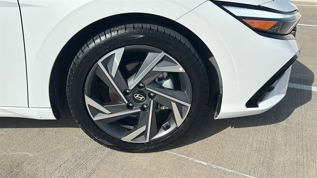 Used 2024 Hyundai Elantra Limited FWD image 17