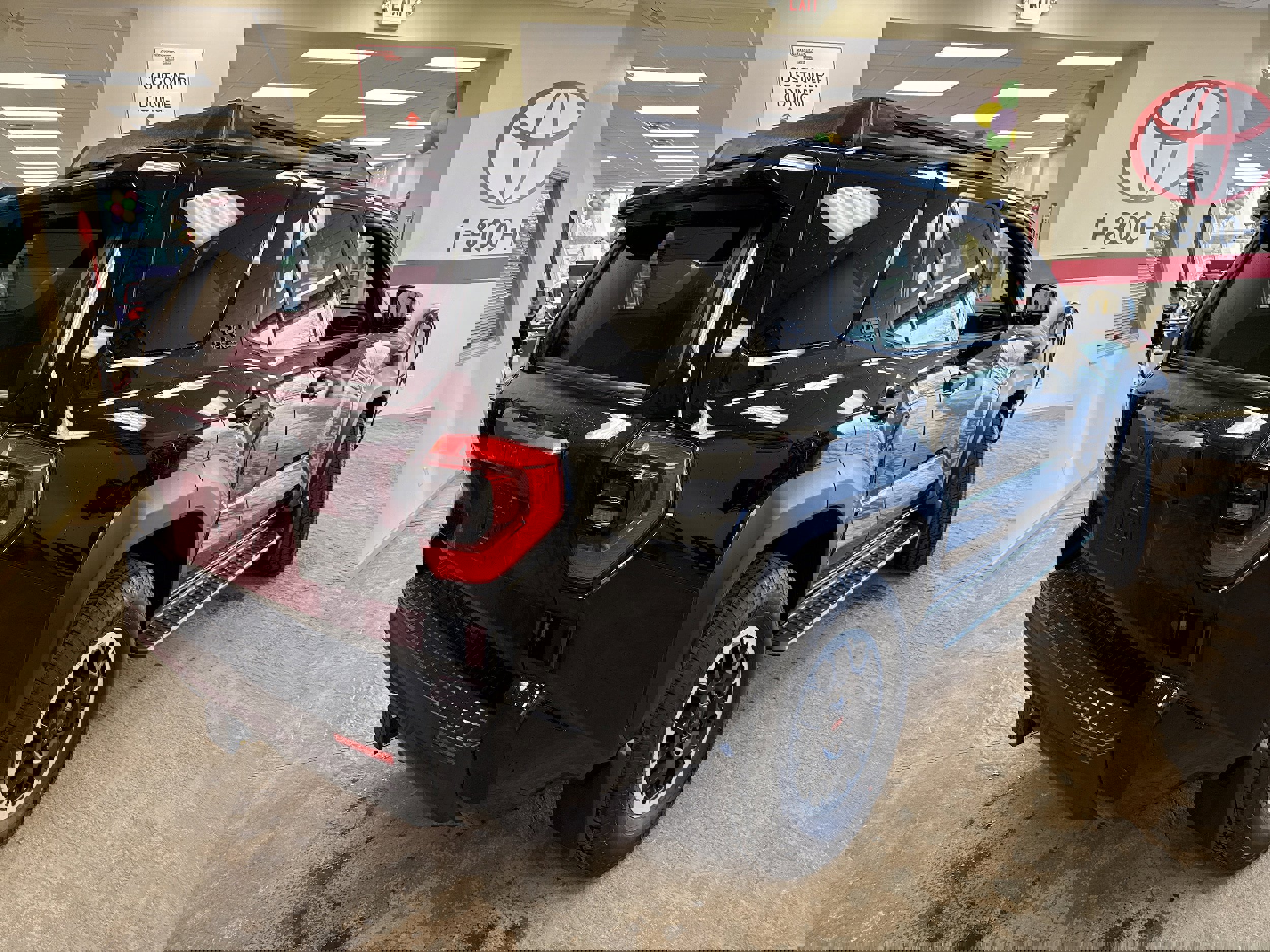 Used 2025 Toyota 4Runner TRD Off-Road Premium AWD/4WD image 10