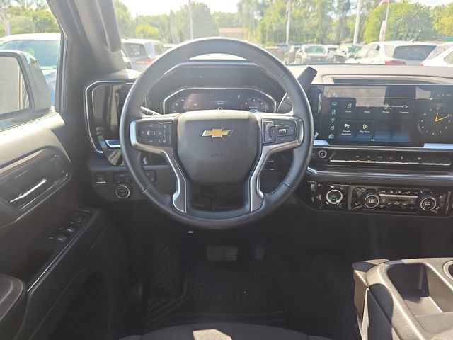 Used 2024 Chevrolet Silverado 1500 LT AWD/4WD image 14