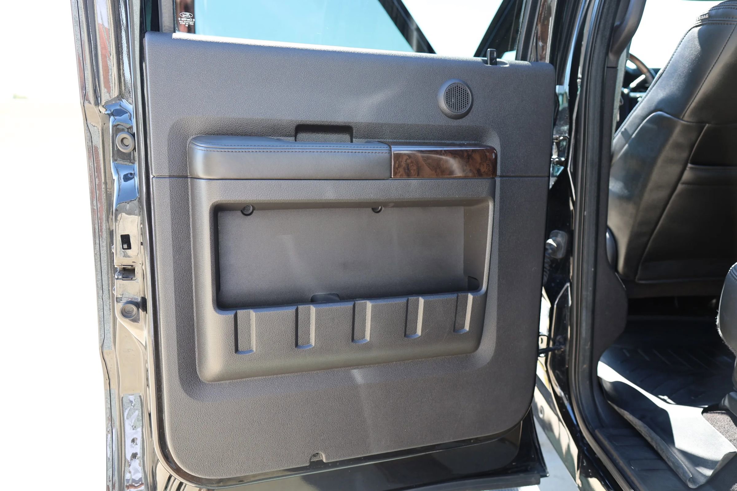 Used 2015 Ford F350 Platinum image 34