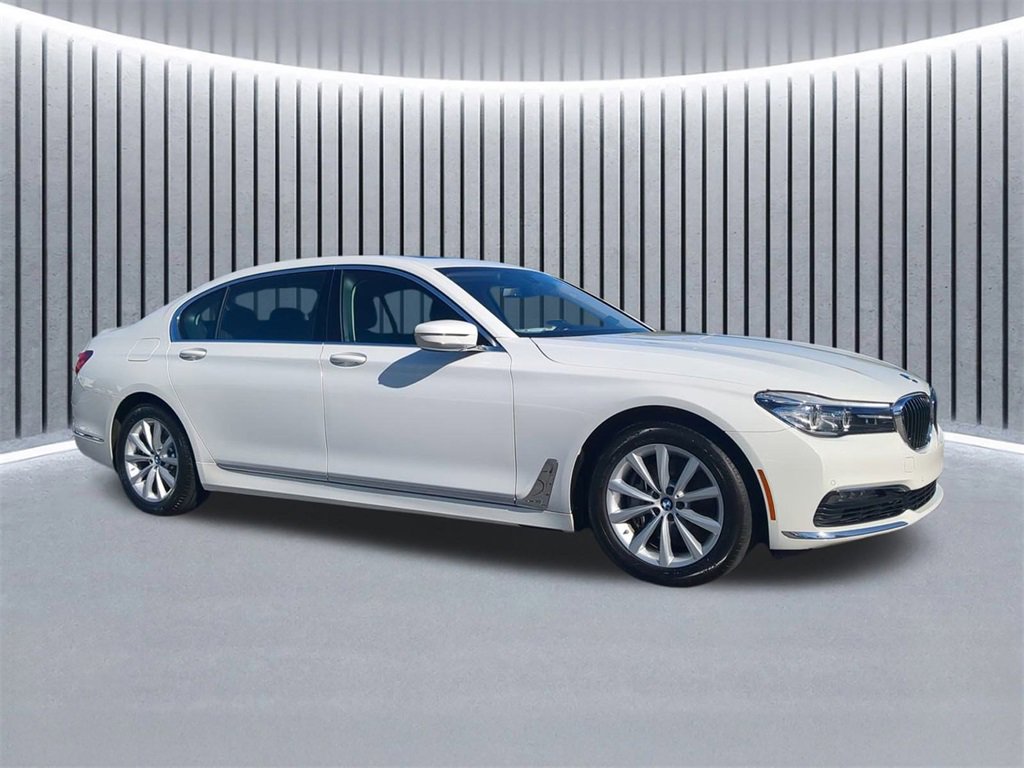 Used 2018 BMW 740i xDrive image 3