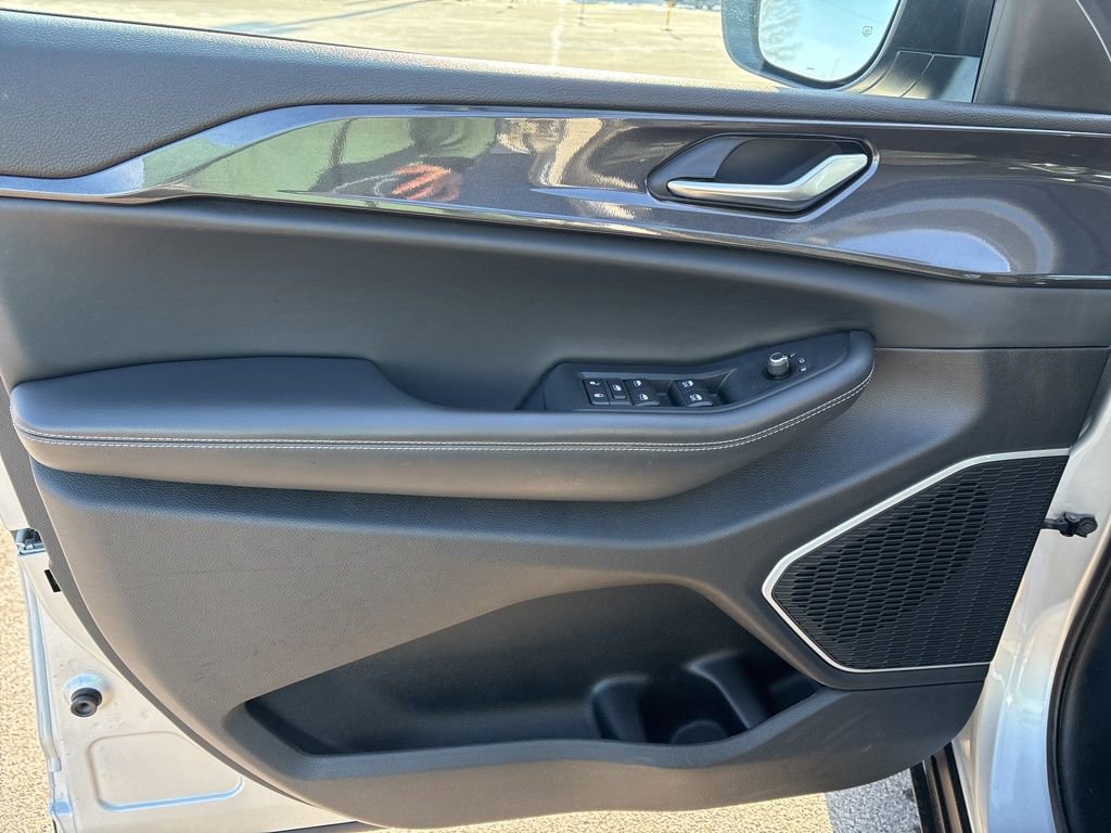 Used 2022 Jeep Grand Cherokee L Laredo w/ Luxury Tech Group I image 9