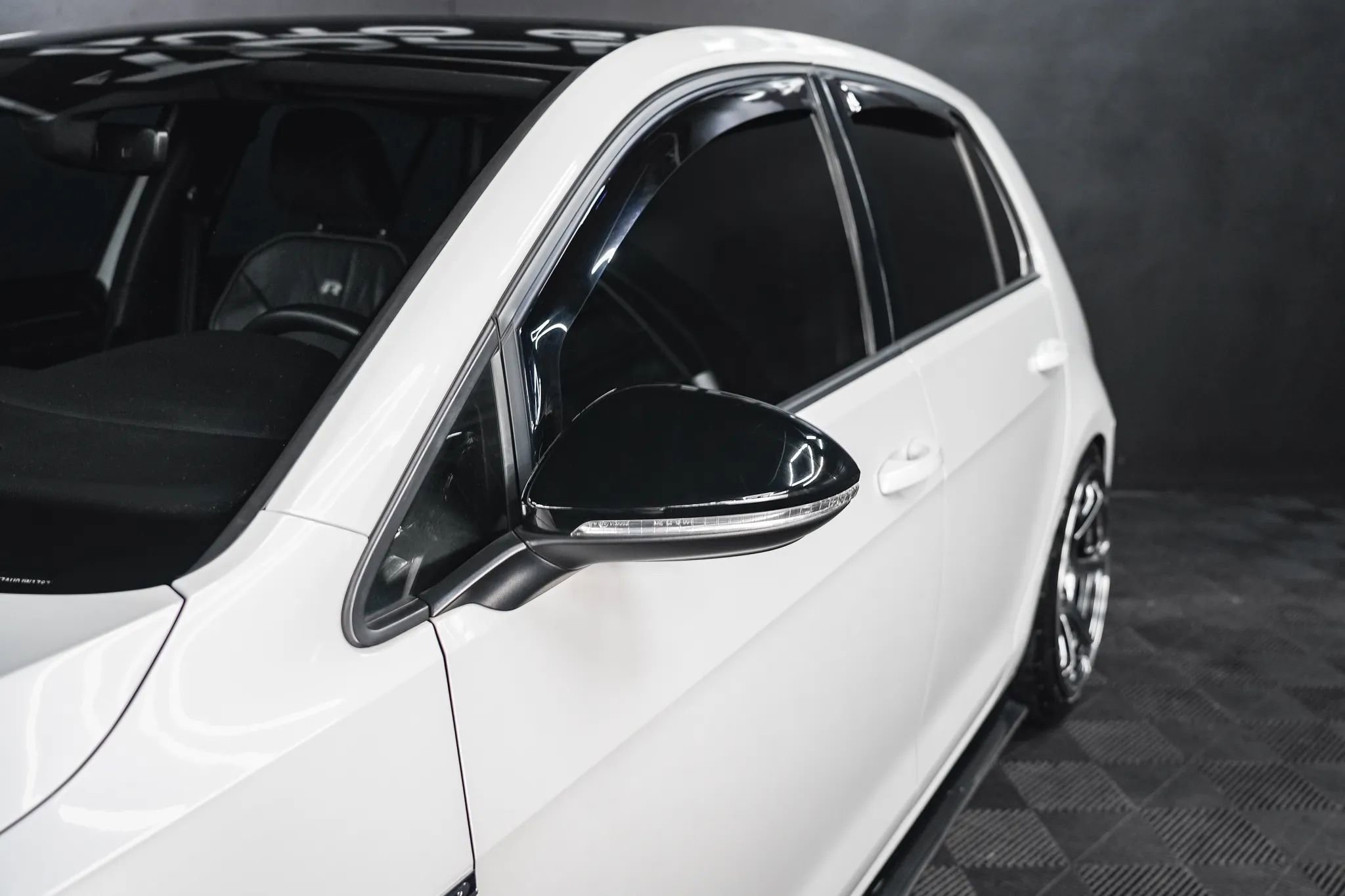 Used 2018 Volkswagen Golf R 4-Door image 10