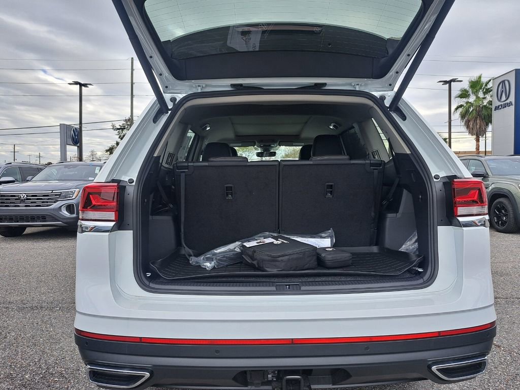 Used 2025 Volkswagen Atlas SE image 25