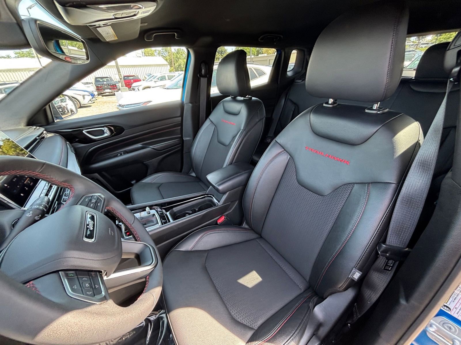 Used 2025 Jeep Compass Trailhawk AWD/4WD image 35
