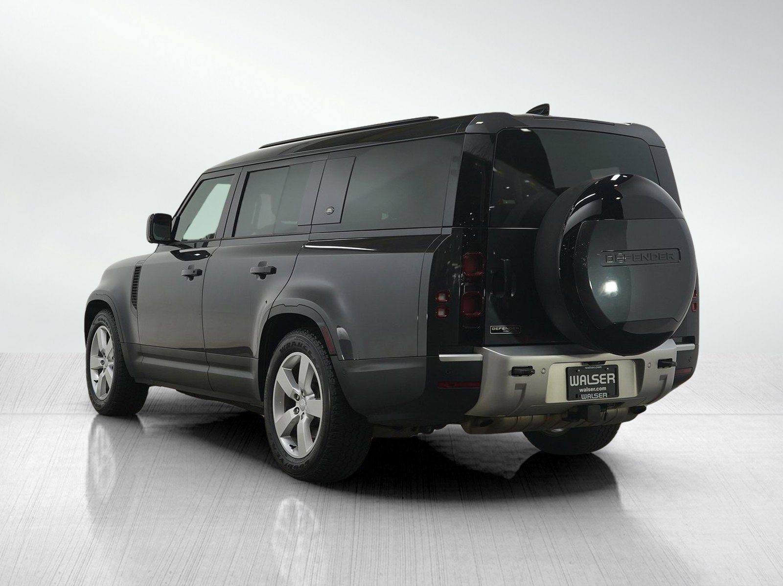 Used 2023 Land Rover Defender 130 First Edition image 3