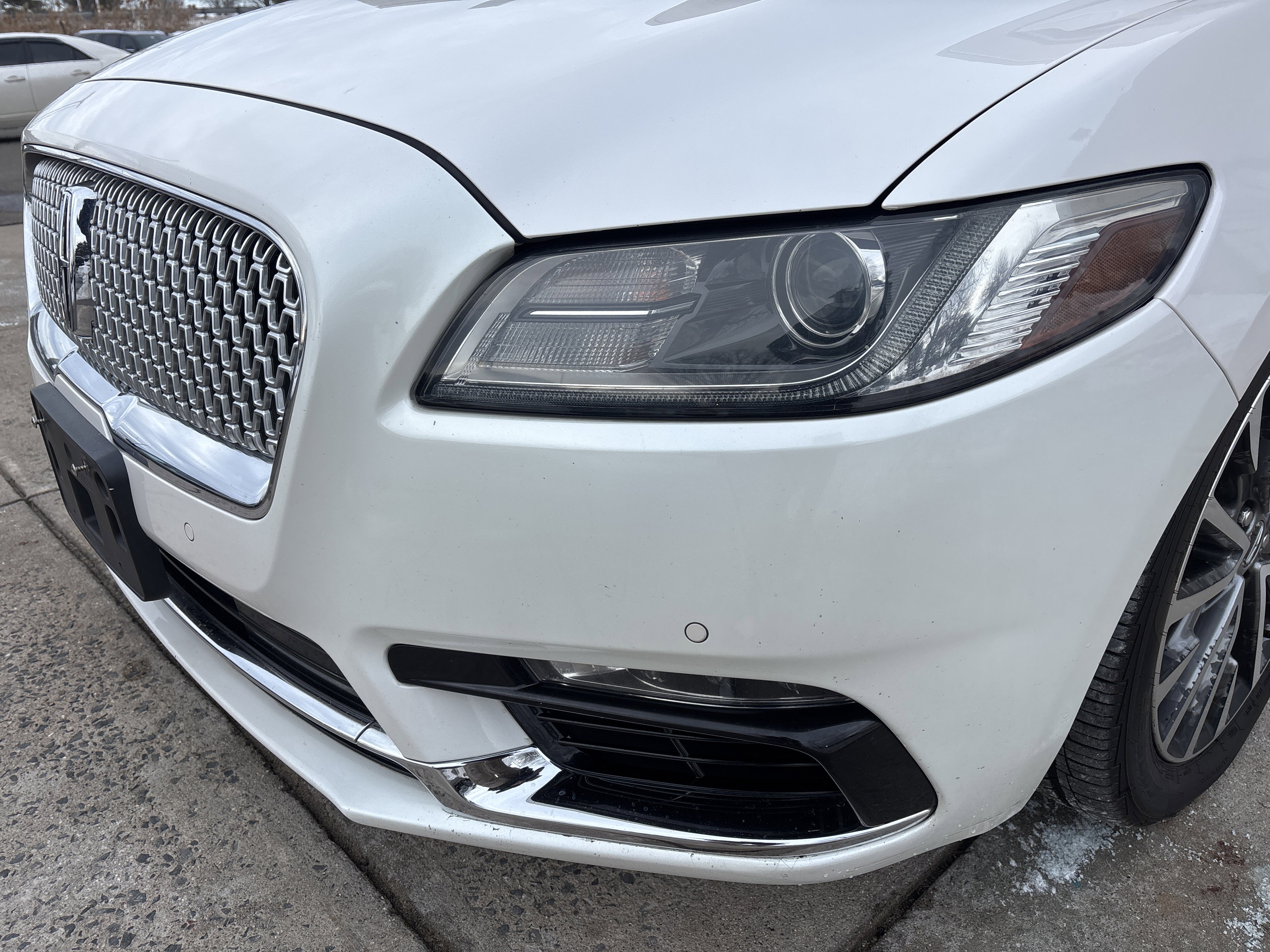 Used 2017 Lincoln Continental Select image 15