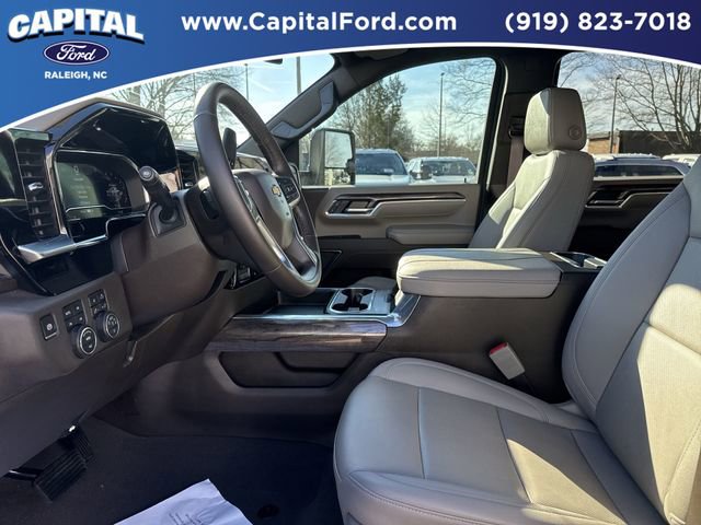 Used 2024 Chevrolet Silverado 2500 LTZ w/ LTZ Convenience Package image 17