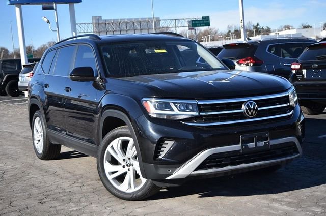Certified 2023 Volkswagen Atlas SE image 2