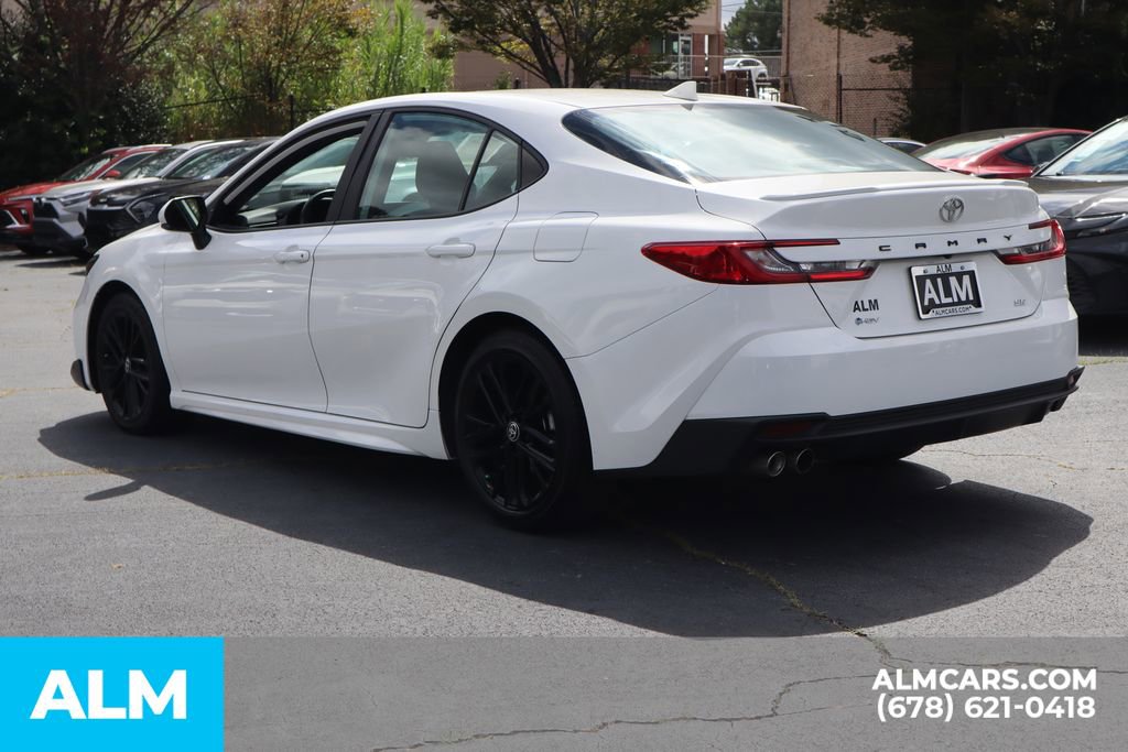 Used 2025 Toyota Camry SE image 9